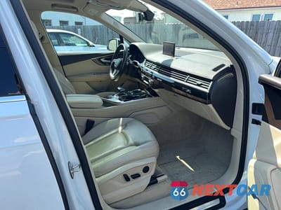 Piąte zdjęcie samochodu w środku: 2018 AUDI Q7 PREMIUM PLUS VIN:WA1LAAF71JD023215 - miniatura