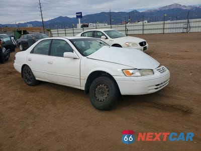 Czwarte zdjęcie samochodu z boku: 1998 TOYOTA CAMRY LE V6 VIN:JT2BF22K6W0099510 - miniatura