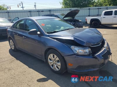 Czwarte zdjęcie samochodu z boku: 2014 CHEVROLET CRUZE LS VIN:1G1PA5SH7E7309371 - miniatura