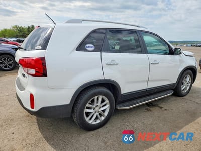 Trzecie zdjęcie samochodu z tyłu: 2015 KIA SORENTO LX VIN:5XYKTDA72FG607507 - miniatura