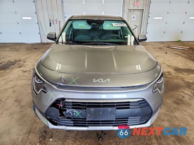 Piąte zdjęcie samochodu w środku: 2023 KIA NIRO LX VIN:KNDCP3LE1P5063591 - miniatura