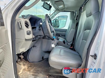Zdjęcie 7 z 13 samochodu: 2023 FORD E350 FLATBED TRUCK VIN:1FDWE3FK7PDD09744 - miniatura