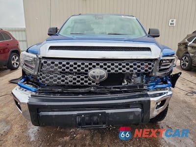 Piąte zdjęcie samochodu w środku: 2018 TOYOTA TUNDRA CREWMAX SR5 VIN:5TFDW5F11JX698737 - miniatura