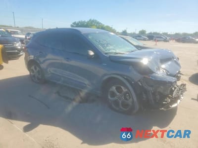 Czwarte zdjęcie samochodu z boku: 2024 FORD ESCAPE ST LINE VIN:1FMCU0MN2RUA16774 - miniatura