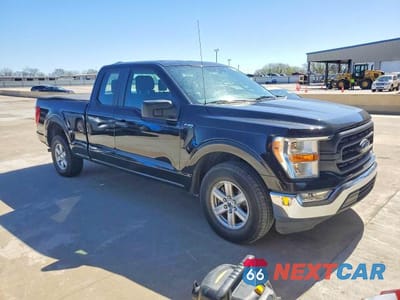 Czwarte zdjęcie samochodu z boku: 2021 FORD F150 SUPER CAB VIN:1FTEX1CB6MKD87300 - miniatura