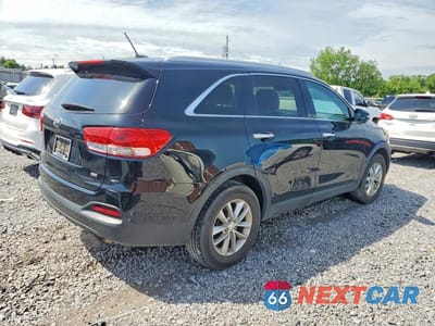 Trzecie zdjęcie samochodu z tyłu: 2017 KIA SORENTO LX VIN:5XYPG4A38HG222530 - miniatura