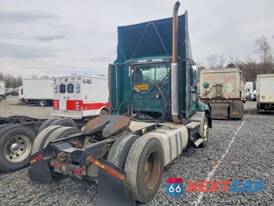 Czwarte zdjęcie samochodu z boku: 2017 MACK CXU612 SEMI TRUCK VIN:1M1AW01X4HM009769 - miniatura