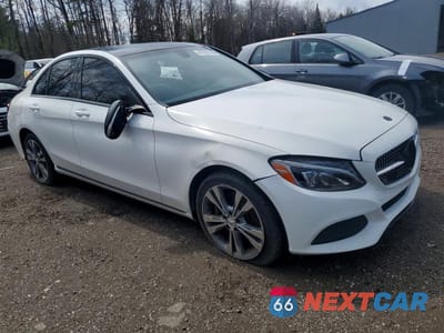 Czwarte zdjęcie samochodu z boku: 2015 MERCEDES-BENZ C 300 4MATIC VIN:55SWF4KB5FU010899 - miniatura