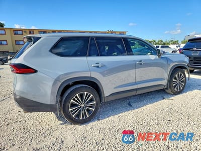 Trzecie zdjęcie samochodu z tyłu: 2025 TOYOTA GRAND HIGHLANDER HYBRID MAX PLATINUM VIN:5TDADAB58SS012548 - miniatura