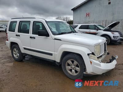 Czwarte zdjęcie samochodu z boku: 2012 JEEP LIBERTY SPORT VIN:1C4PJMAK9CW186996 - miniatura