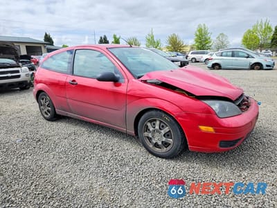 Czwarte zdjęcie samochodu z boku: 2005 FORD FOCUS ZX3 VIN:3FAFP31N35R116503 - miniatura