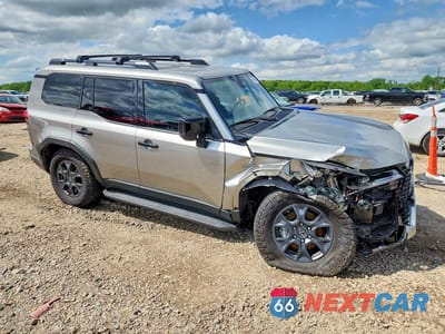 Czwarte zdjęcie samochodu z boku: 2024 LEXUS GX 550 OVERTRAIL+ VIN:JTJTBCDX3R5021809 - miniatura