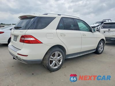 Trzecie zdjęcie samochodu z tyłu: 2013 MERCEDES-BENZ ML 350 4MATIC VIN:4JGDA5HB9DA204180 - miniatura