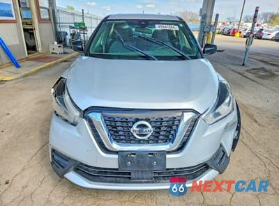 Piąte zdjęcie samochodu w środku: 2020 NISSAN KICKS S VIN:3N1CP5BV3LL509380 - miniatura