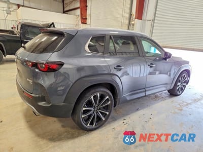 Trzecie zdjęcie samochodu z tyłu: 2023 MAZDA CX-50 BASE VIN:7MMVABXY7PN151148 - miniatura