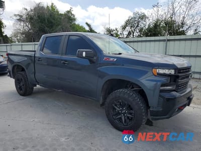 Czwarte zdjęcie samochodu z boku: 2021 CHEVROLET SILVERADO K1500 LT TRAIL BOSS VIN:1GCPYFED0MZ294197 - miniatura