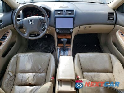 Zdjęcie 8 z 12 samochodu: 2004 HONDA ACCORD EX VIN:1HGCM56864A062001 - miniatura