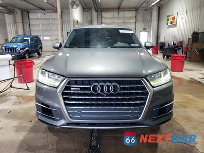 Piąte zdjęcie samochodu w środku: 2017 AUDI Q7 PREMIUM PLUS VIN:WA1LAAF70HD034474 - miniatura