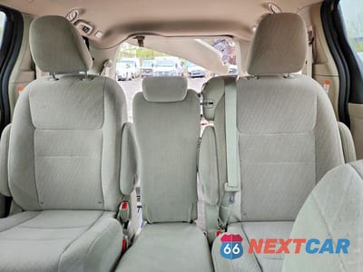 Zdjęcie 10 z 14 samochodu: 2020 TOYOTA SIENNA LE VIN:5TDKZ3DC9LS042074 - miniatura