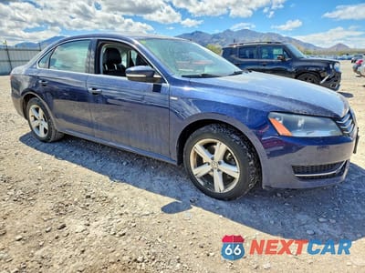 Czwarte zdjęcie samochodu z boku: 2014 VOLKSWAGEN PASSAT S VIN:1VWAT7A31EC039826 - miniatura