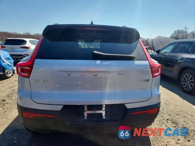 Zdjęcie 6 z 12 samochodu: 2021 VOLVO XC40 T5 R-DESIGN VIN:YV4162UM9M2563034 - miniatura