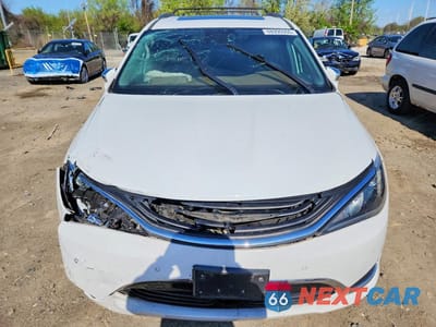 Piąte zdjęcie samochodu w środku: 2018 CHRYSLER PACIFICA HYBRID LIMITED VIN:2C4RC1N74JR212806 - miniatura