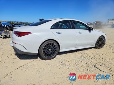 Trzecie zdjęcie samochodu z tyłu: 2022 MERCEDES-BENZ CLA 250 VIN:W1K5J4GB2NN250812 - miniatura