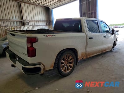 Trzecie zdjęcie samochodu z tyłu: 2024 CHEVROLET SILVERADO K1500 CUSTOM VIN:1GCPDBEKXRZ320525 - miniatura