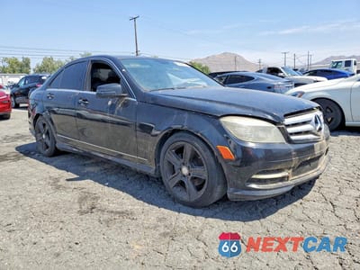 Czwarte zdjęcie samochodu z boku: 2011 MERCEDES-BENZ C 300 VIN:WDDGF5EB1BR140440 - miniatura