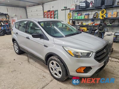 Czwarte zdjęcie samochodu z boku: 2017 FORD ESCAPE S VIN:1FMCU0F7XHUA03610 - miniatura