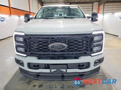 Piąte zdjęcie samochodu w środku: 2025 FORD F350 SUPER DUTY VIN:1FT8W3BT5SEC70003 - miniatura