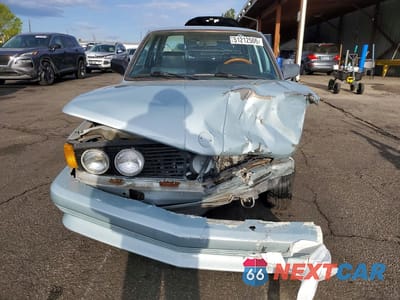 Piąte zdjęcie samochodu w środku: 1981 BMW 320 I VIN:WBAAG3304B8010822 - miniatura