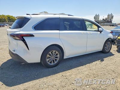 Trzecie zdjęcie samochodu z tyłu: 2023 TOYOTA SIENNA LE 8-PASSENGER VIN:5TDKRKEC3PS145683 - miniatura