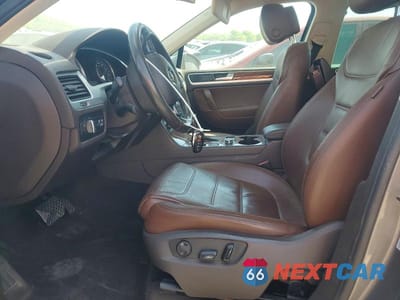 Zdjęcie 7 z 13 samochodu: 2011 VOLKSWAGEN TOUAREG V6 TDI VIN:WVGFK9BP3BD007485 - miniatura