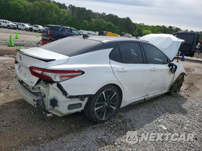 Trzecie zdjęcie samochodu z tyłu: 2019 TOYOTA CAMRY XSE VIN:4T1B61HK9KU169735 - miniatura