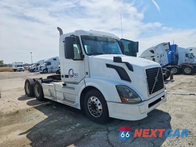 2016 VOLVO VNL SEMI TRUCK 4V4NC9EG1GN974790 - główne zdjęcie licytacji z USA - miniatura