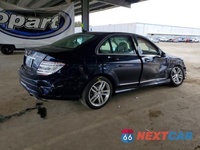 Trzecie zdjęcie samochodu z tyłu: 2014 MERCEDES-BENZ C 300 4MATIC VIN:WDDGF8AB0EG181763 - miniatura