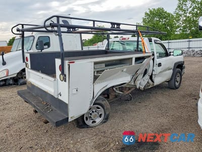Trzecie zdjęcie samochodu z tyłu: 2005 CHEVROLET SILVERADO C2500 HEAVY DUTY VIN:1GBHC24U05E188794 - miniatura
