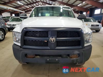 Piąte zdjęcie samochodu w środku: 2018 RAM 2500 ST VIN:3C6MR5AJ3JG283266 - miniatura