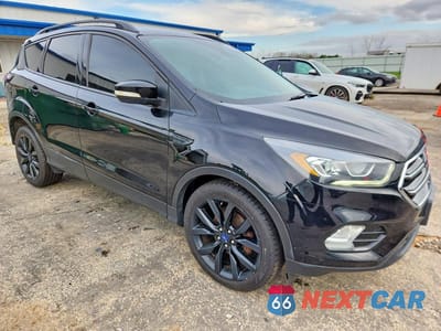 Czwarte zdjęcie samochodu z boku: 2017 FORD ESCAPE TITANIUM VIN:1FMCU0JD9HUA10660 - miniatura