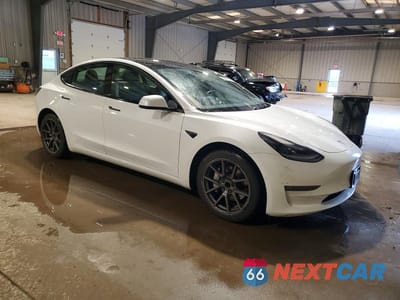 Czwarte zdjęcie samochodu z boku: 2022 TESLA MODEL 3 VIN:5YJ3E1EA4NF371547 - miniatura
