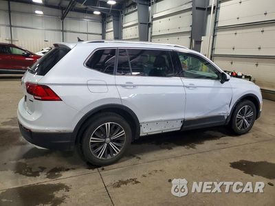 Trzecie zdjęcie samochodu z tyłu: 2019 VOLKSWAGEN TIGUAN SE VIN:3VV2B7AX7KM020920 - miniatura