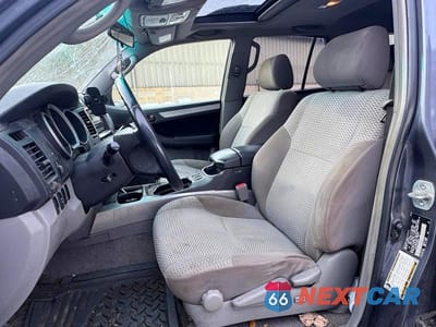 Piąte zdjęcie samochodu w środku: 2006 TOYOTA 4RUNNER SR5 VIN:JTEBU14R160090503 - miniatura