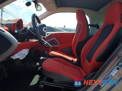 Zdjęcie 7 z 12 samochodu: 2014 SMART FORTWO VIN:WMEEJ9AA9EK786165 - miniatura