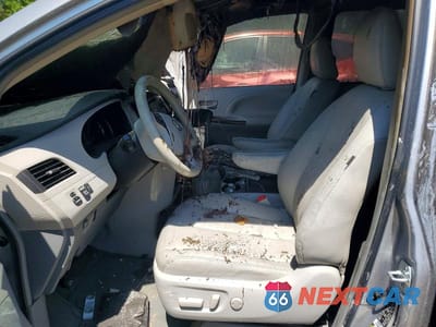 Zdjęcie 7 z 12 samochodu: 2014 TOYOTA SIENNA VIN:5TDYK3DC9ES498089 - miniatura