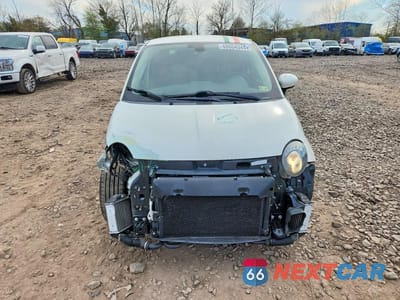 Piąte zdjęcie samochodu w środku: 2018 FIAT 500 POP VIN:3C3CFFKH8JT425654 - miniatura