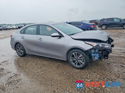 Czwarte zdjęcie samochodu z boku: 2024 KIA FORTE LXS VIN:3KPF24AD7RE780841 - miniatura