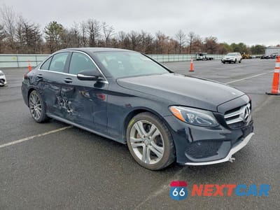 Czwarte zdjęcie samochodu z boku: 2015 MERCEDES-BENZ C 300 4MATIC VIN:55SWF4KB5FU001264 - miniatura