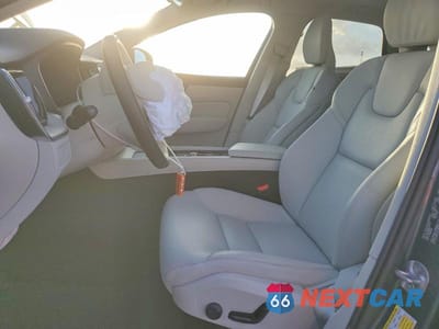 Zdjęcie 7 z 13 samochodu: 2023 VOLVO XC60 PLUS VIN:YV4L12RE0P1391480 - miniatura