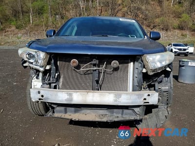 Piąte zdjęcie samochodu w środku: 2012 TOYOTA HIGHLANDER BASE VIN:5TDBK3EHXCS138164 - miniatura